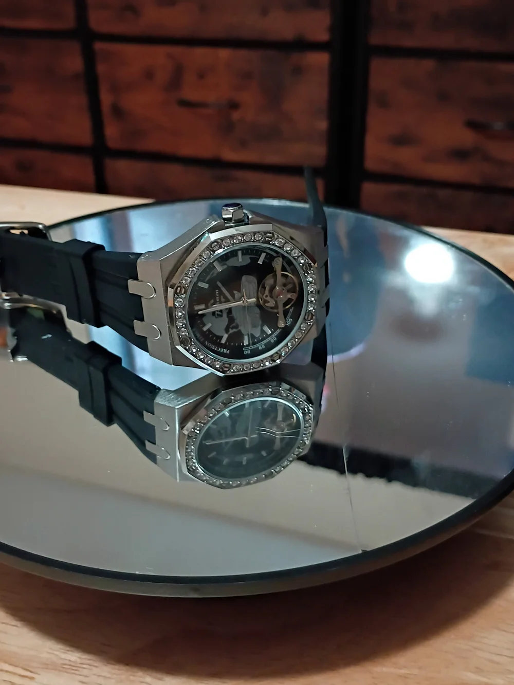 Men's Stainless Steel Silver Watch with Black Dial and Crystal Bezel fully autom